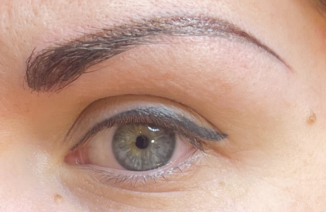 Maureen après sa dermopigmentation du sourcil