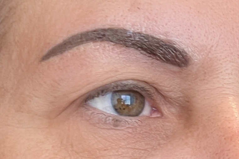 Sourcils après dermopigmentation