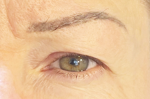 Sourcils avant structuration